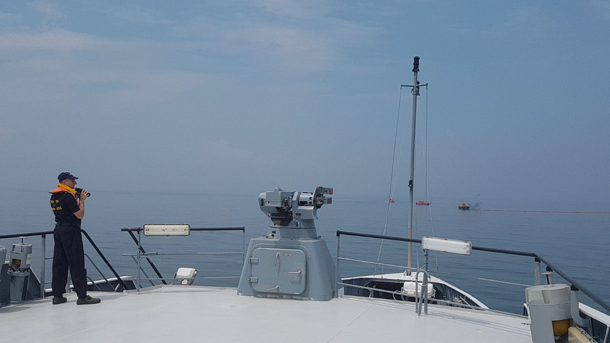 Amplu exercițiu în Marea Neagră, cu nave militare, civile și elicoptere. Scenariul, poluare masivă în urma unei coliziuni navale/ FOTO