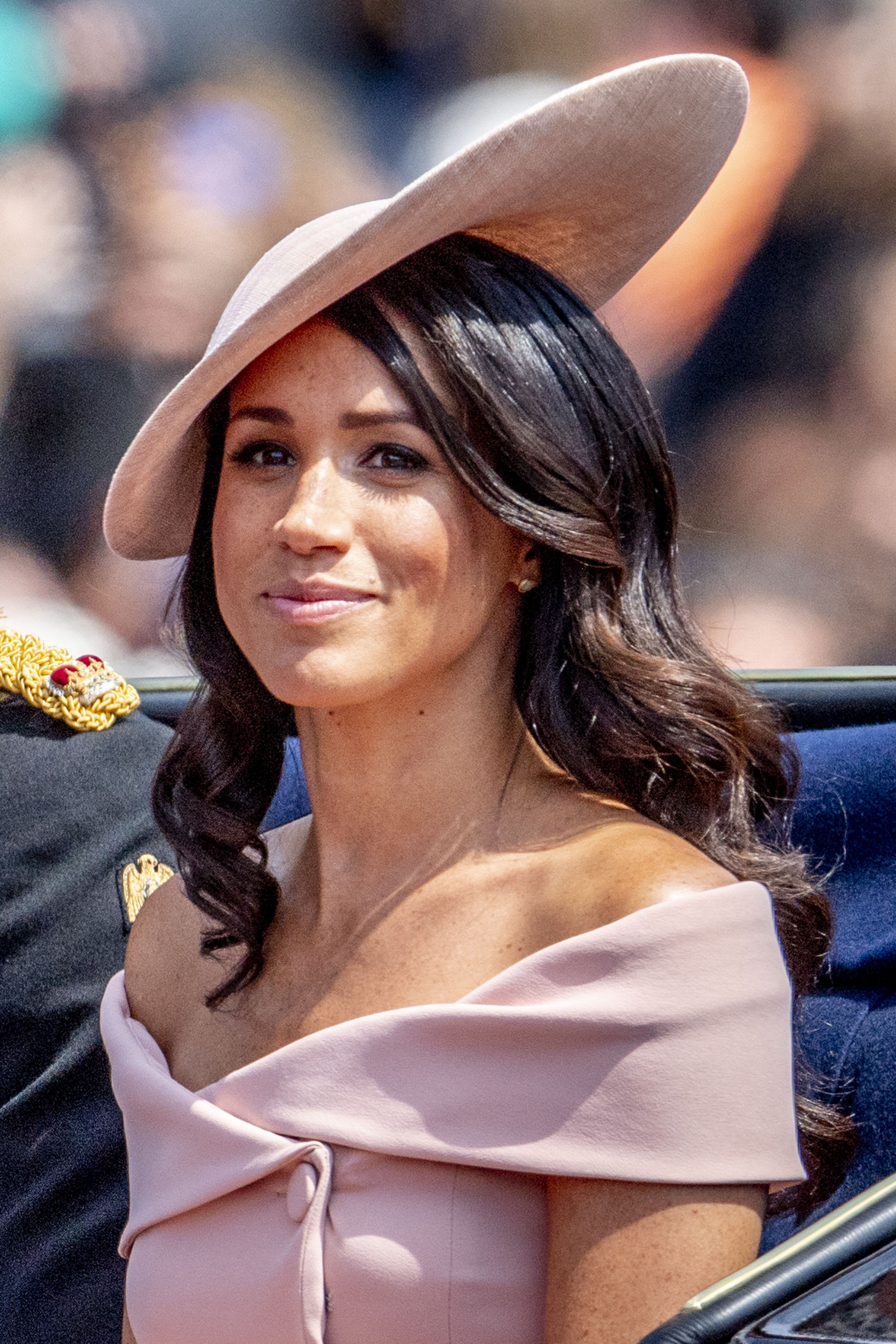 Ce a făcut Meghan Markle cu hainele "low cost" după ce a devenit actriță de succes. Metodă inedită | FOTO