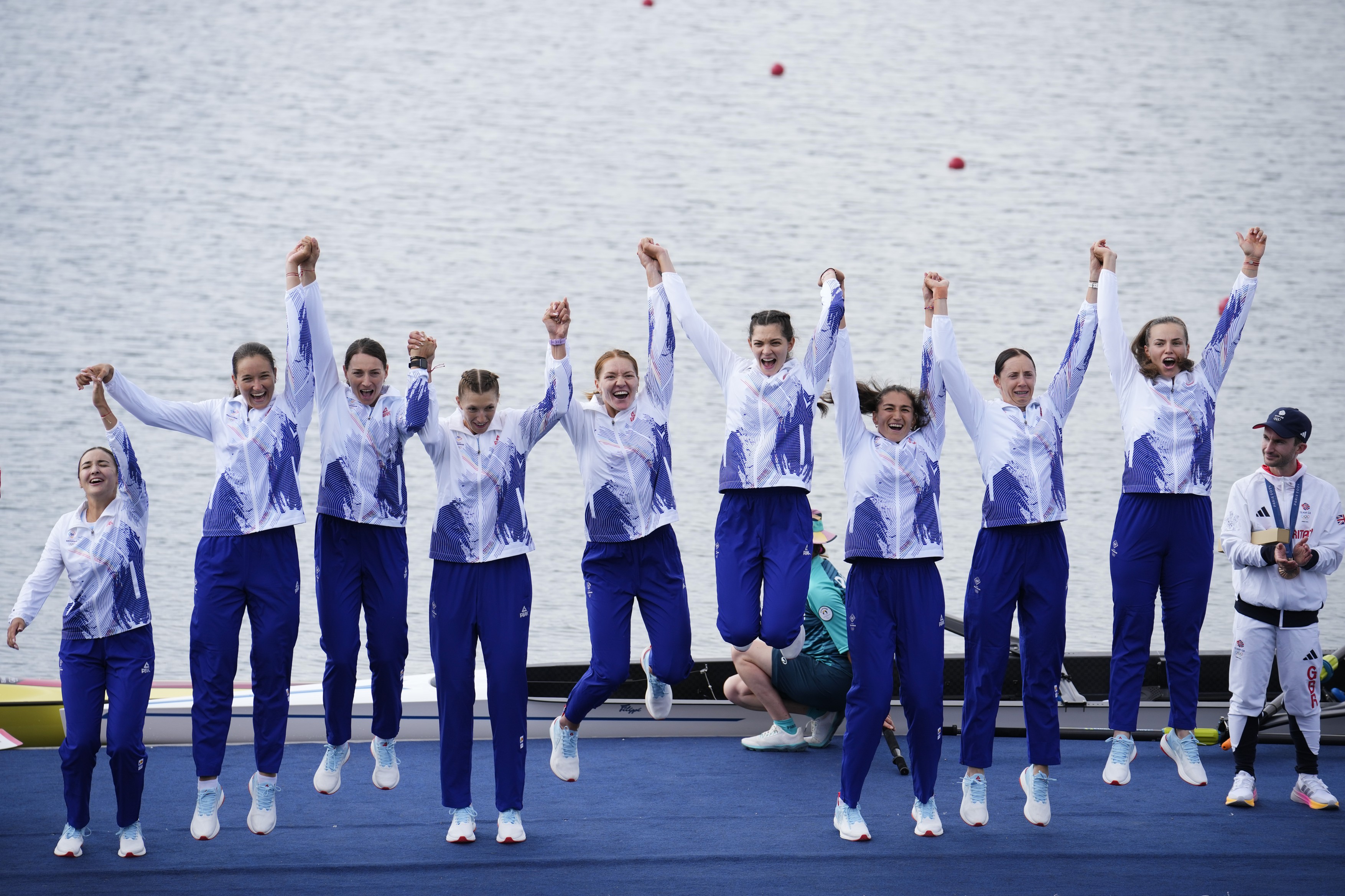 Aur după 20 de ani! Echipajul feminin de 8 plus 1 a dominat finala și a câștigat medalia de aur la JO 2024. Team România a ajuns la 7 medalii