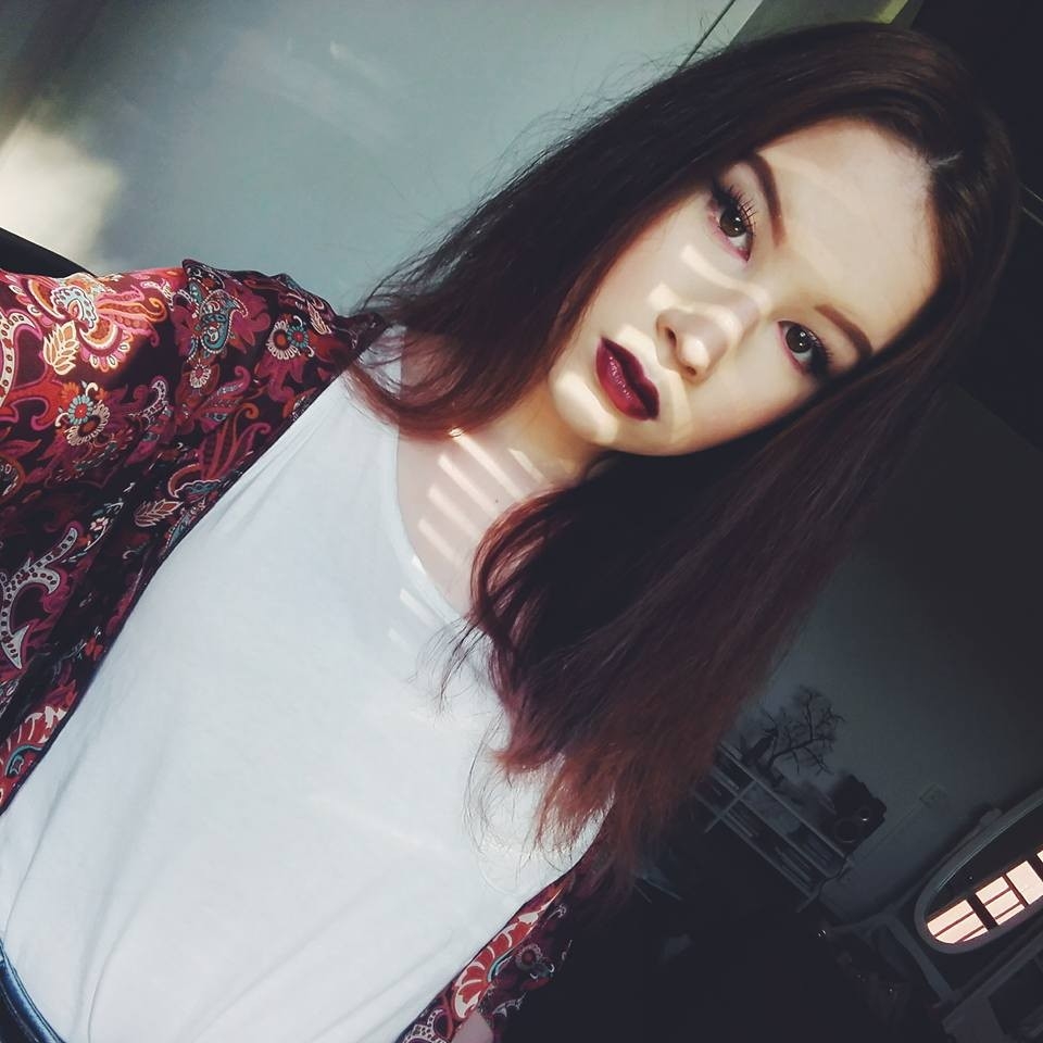 Narcisa Suciu, pe vremea când avea vârsta fiicei ei. Ce zici, seamănă? | FOTO