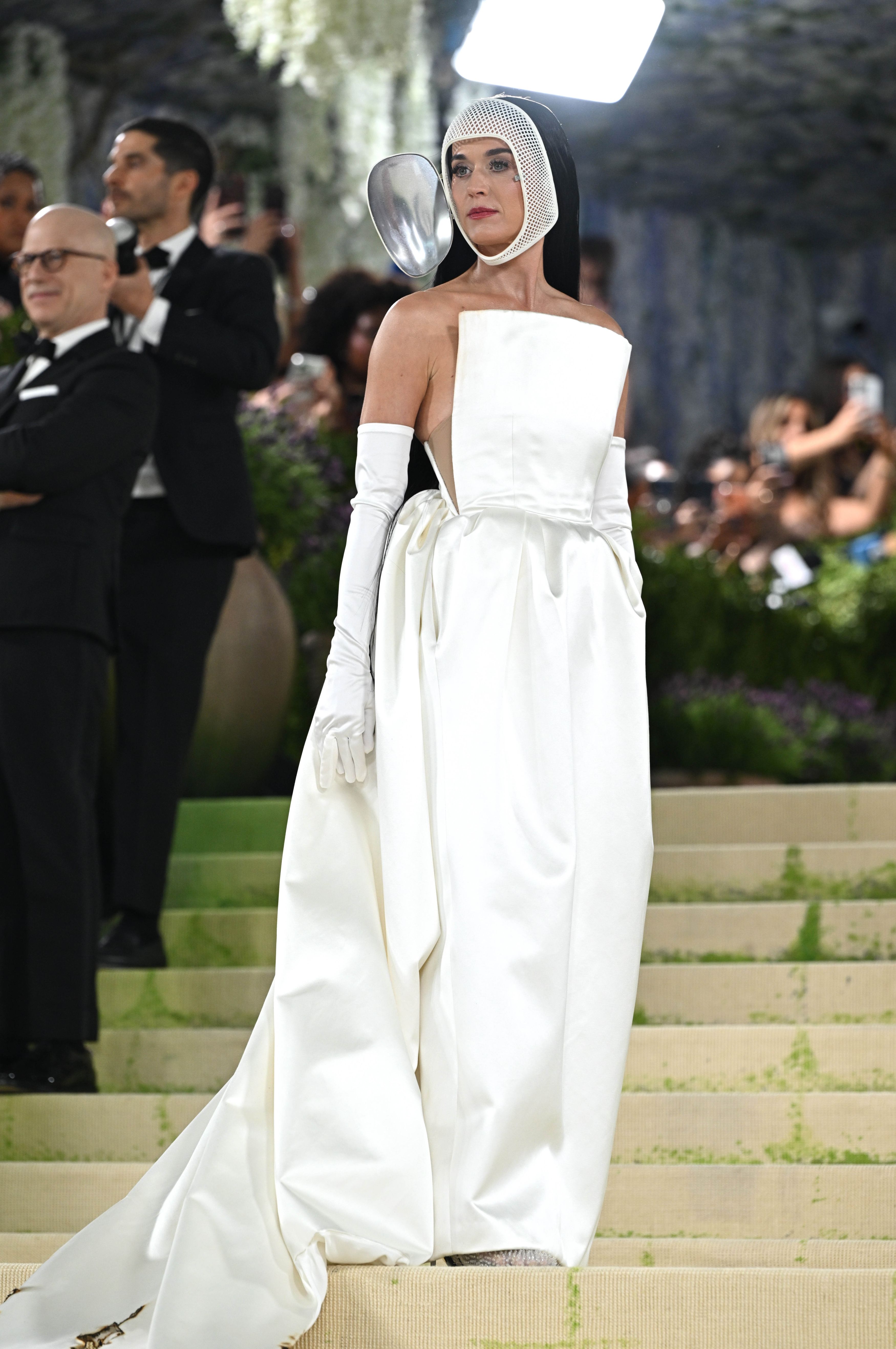 Vedete pe „covorul pietruit” la Met Gala 2026. De la rochii impresionante la alegeri controversate