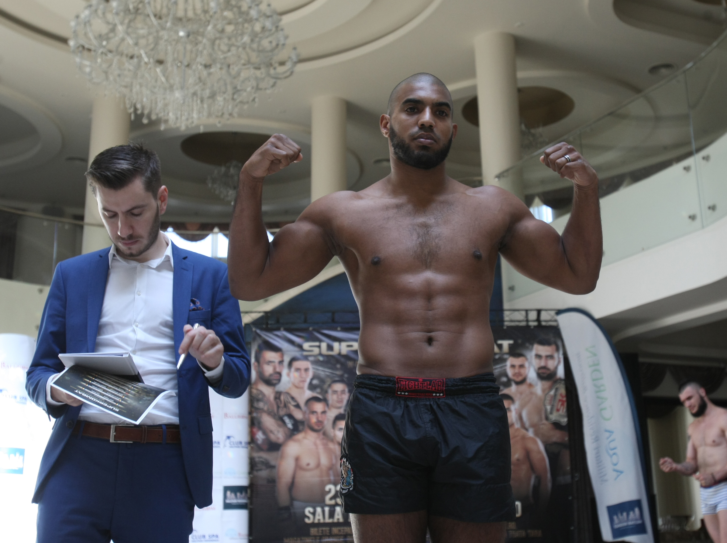 Luptătorii de la Superkombat București au trecut cu bine de proba cântarului oficial / GALERIE FOTO