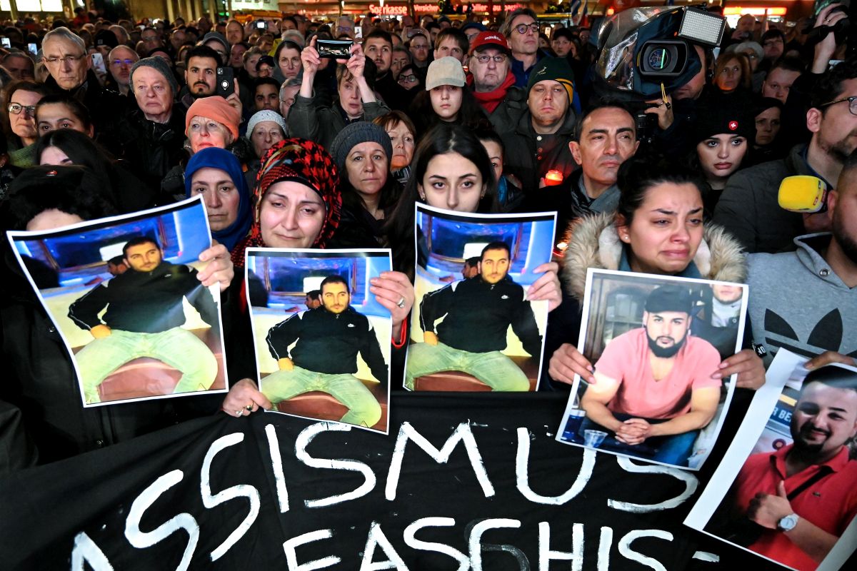 Săptămâna în imagini | Șocul Germaniei după atacul sângeros din Hanau, lupta împotriva coronavirusului și condamnarea unui aliat al lui Trump