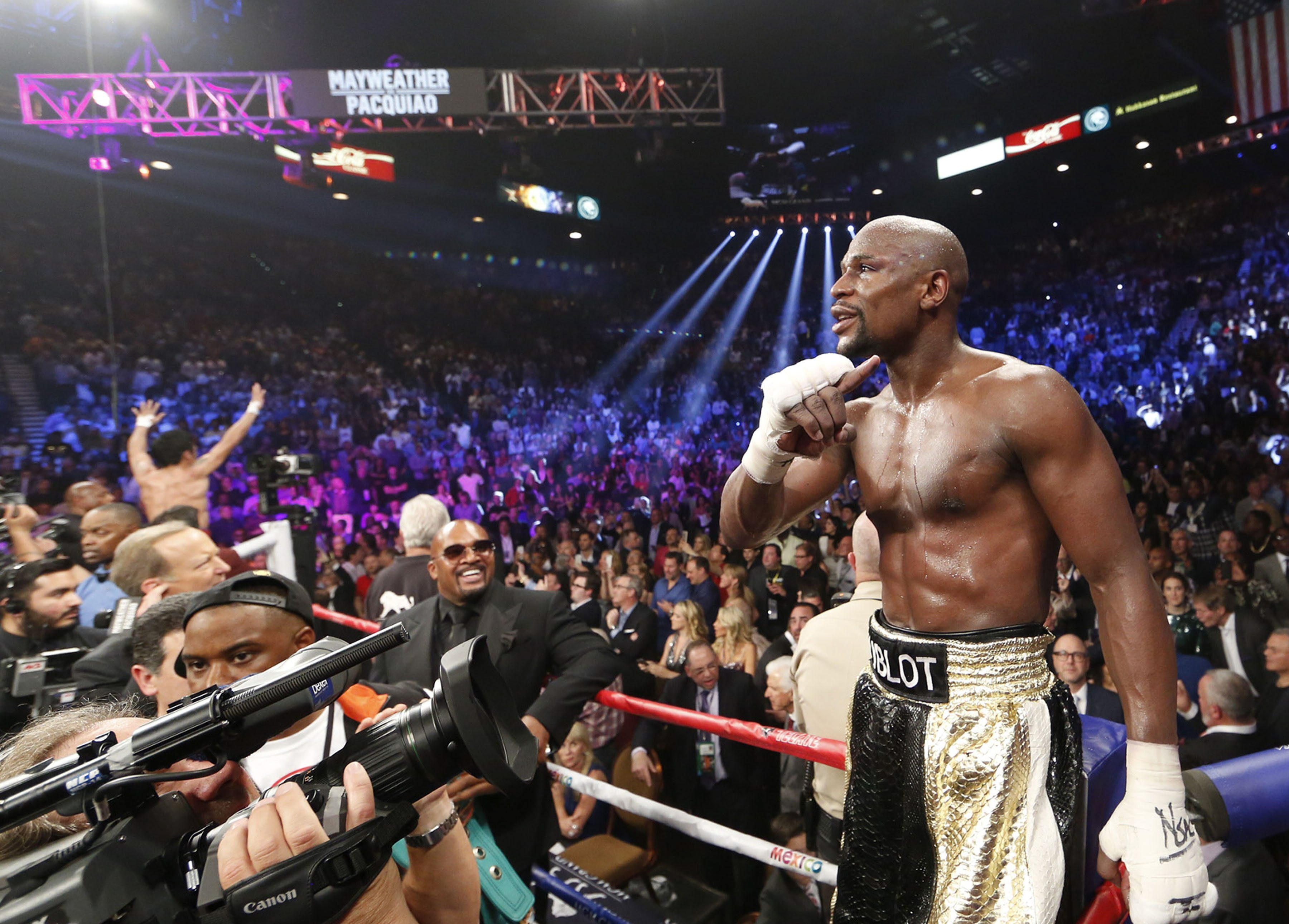 MAYWEATHER l-a bătut la puncte pe PACQUIAO. Lupta a dezamăgit! / FOTO