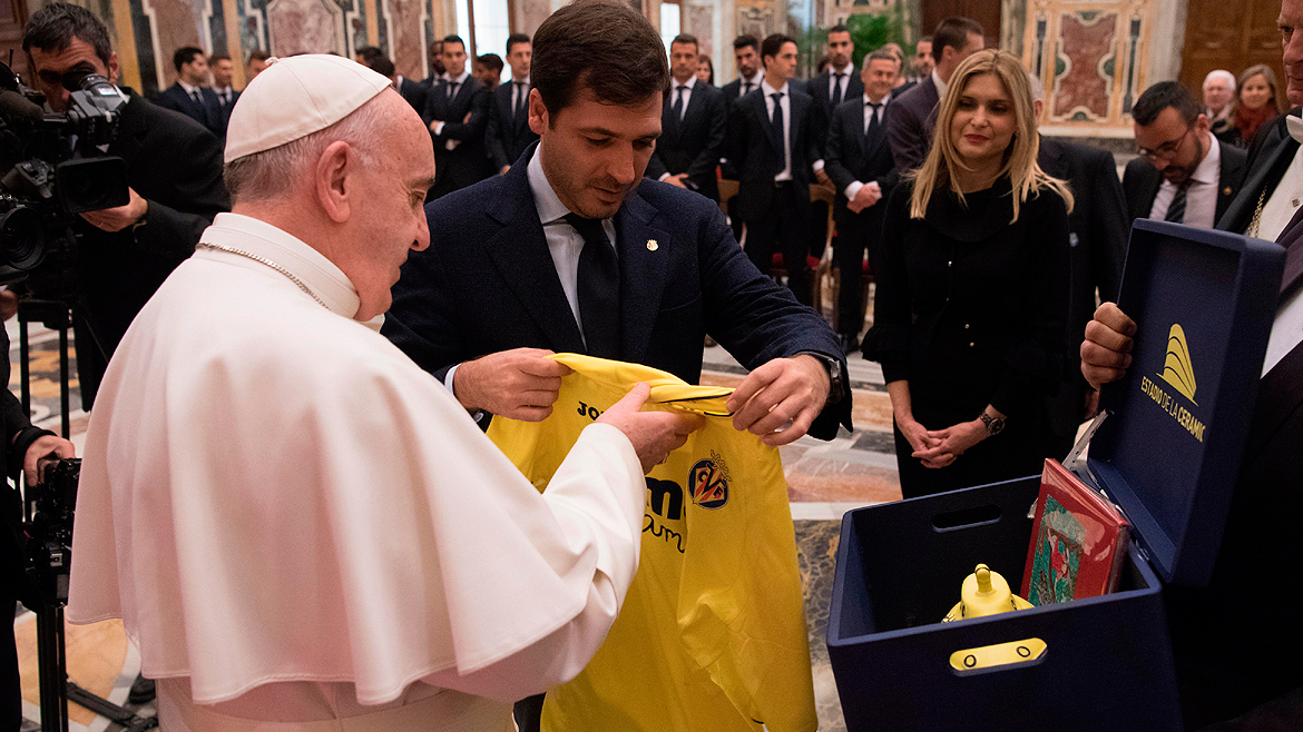 Fotbaliștii echipei Villarreal au fost primiți de Papa Francisc înaintea meciului cu AS Roma / GALERIE FOTO & VIDEO