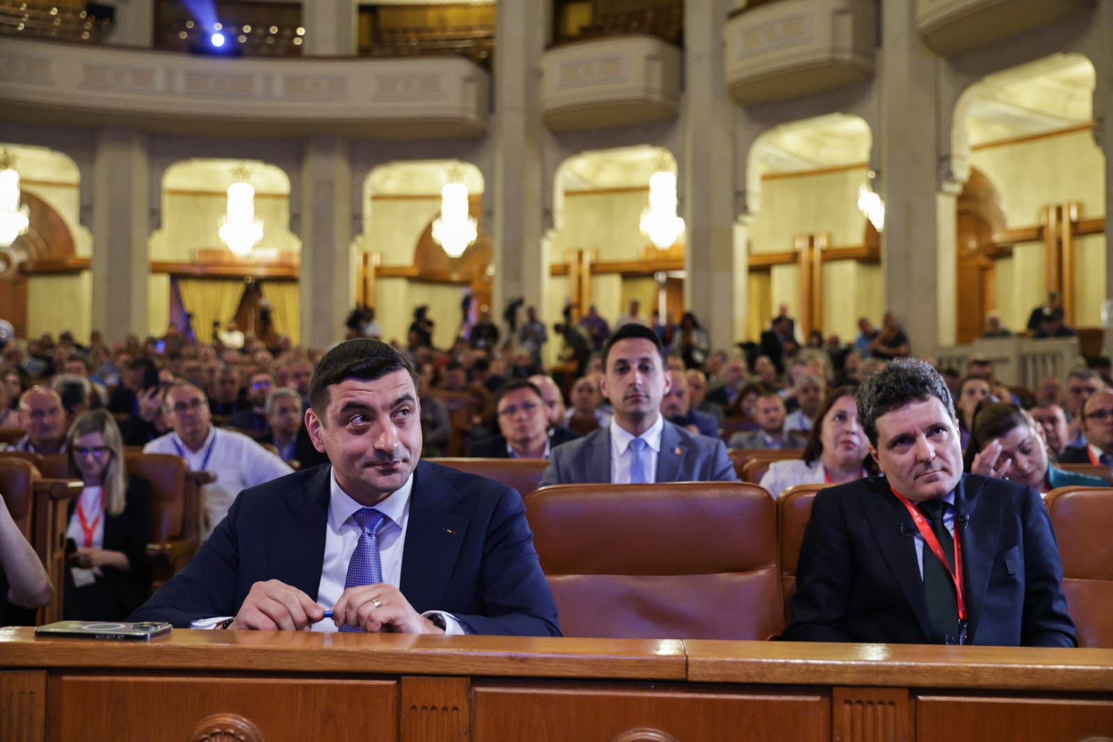 Nicușor Dan vs George Simion. Ce au spus la prima confruntare înaintea turului 2 al alegerilor prezidențiale, la Congresul BNS
