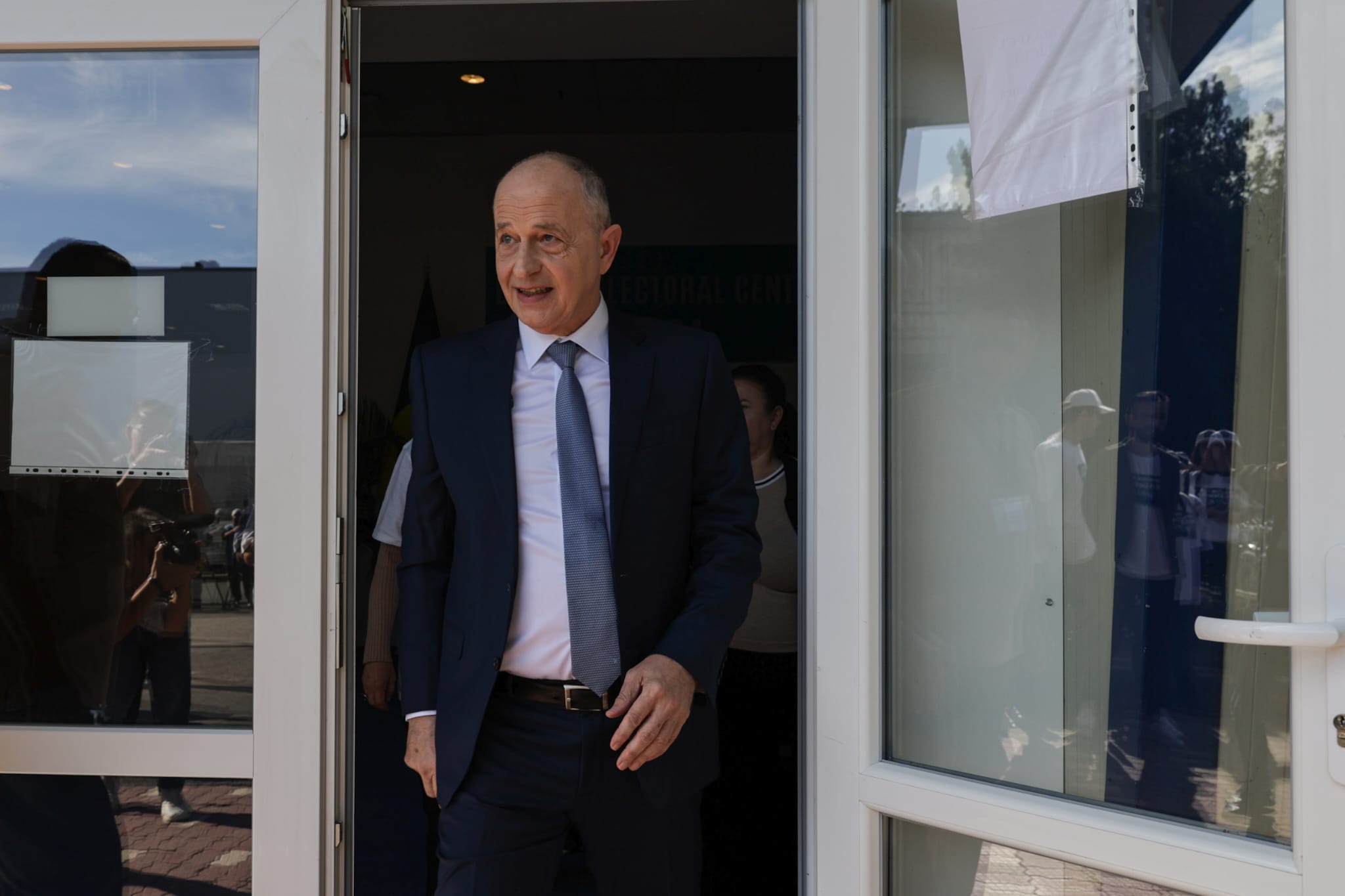 Mircea Geoană și-a depus candidatura la prezidențiale: „Nu vreau să mă plimb sau să dorm”. A promis că va face publice cheltuielile Administrației Prezidențiale