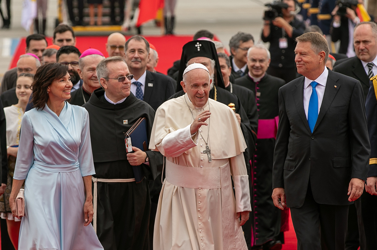 VIDEO | Primele imagini de la sosirea Papei Francisc în România