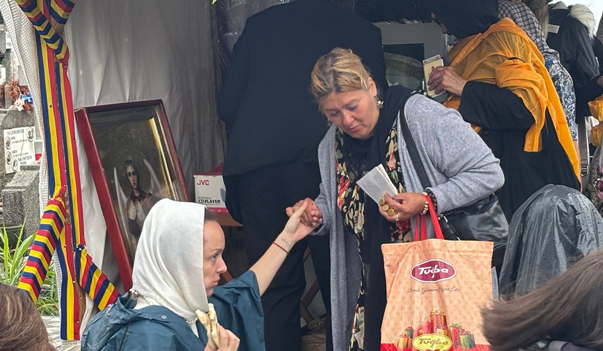Reportaj de la cavoul Sfântului Preot Mărturisitor și legionar la tinerețe Ilie Lăcătușu, unde Icoana Arhanghelul Mihail, simbolul mișcării, a însuflețit pelerinii