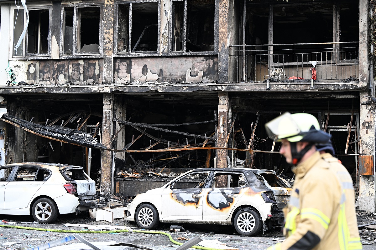 Trei morți și 16 răniți, într-o explozie la parterul unui bloc din Dusseldorf: „Parcă a fost o bombă!”