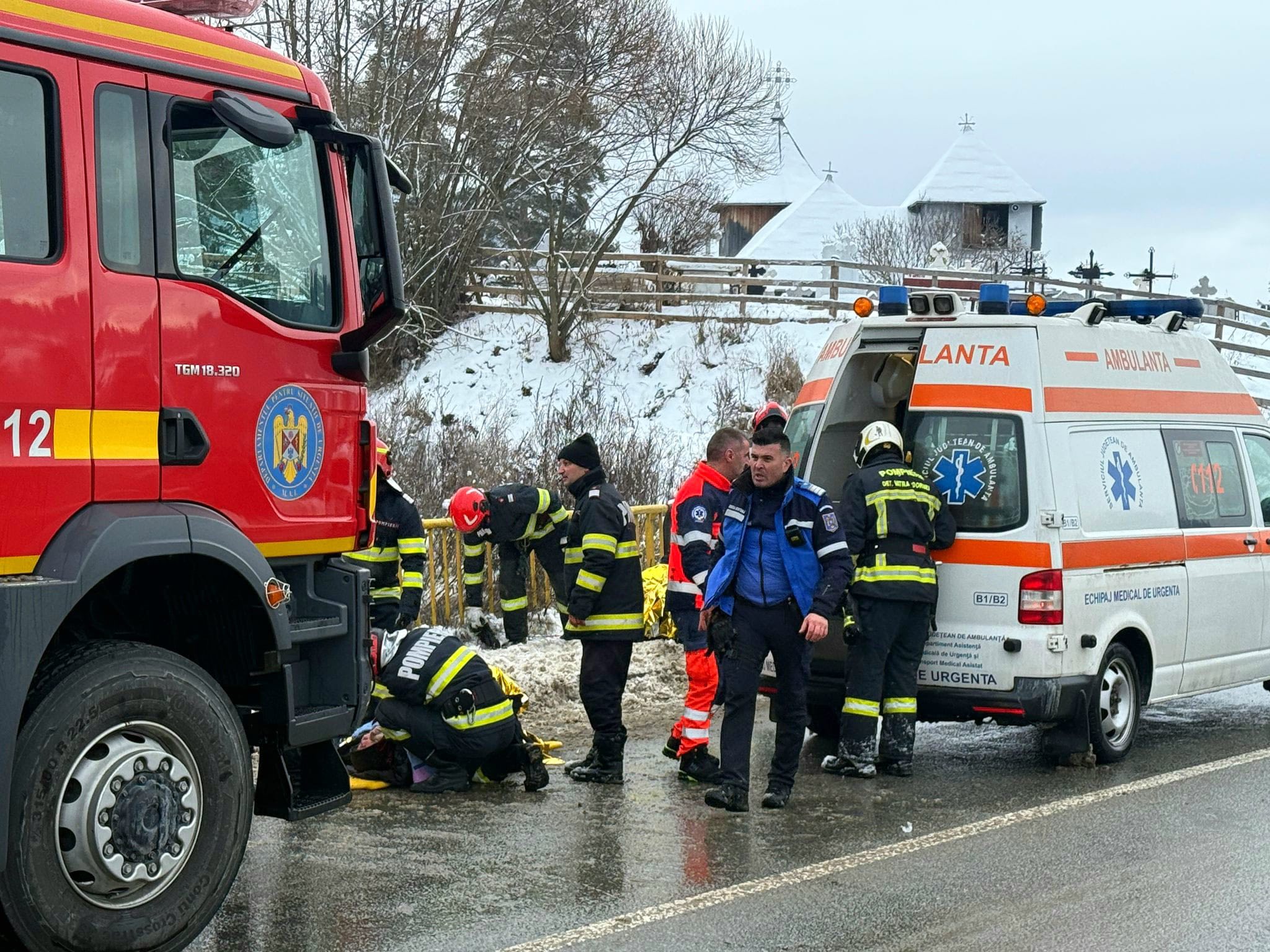 Preotul Ioan Cozma are nevoie de ajutor după ce soția și cei 5 copii s-au răsturnat cu mașina în râul Bistrița, la Vatra Dornei