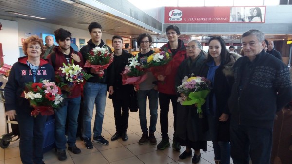 Trei elevi români, medaliați la Olimpiada Asiatică de Fizică