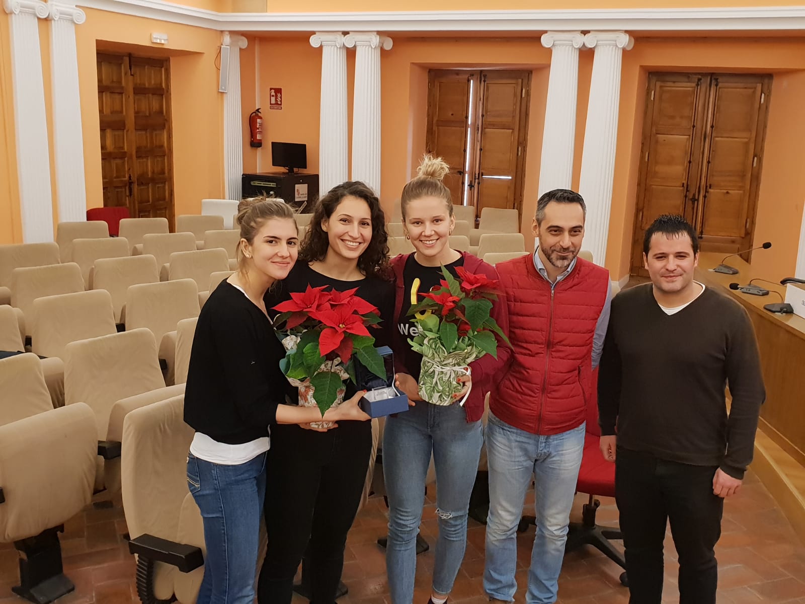 Ana-Maria Brânză susține o fostă colegă să-și îndeplinească visul în Spania. Ziua barmaniță, seara antrenoare de scrimă!