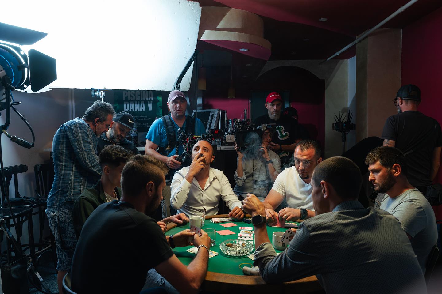Daniel Nuță este Sasha Vlahu în serialul Groapa. Detalii de la filmări. „Zilele de caniculă pe malul Dunării au fost grele”