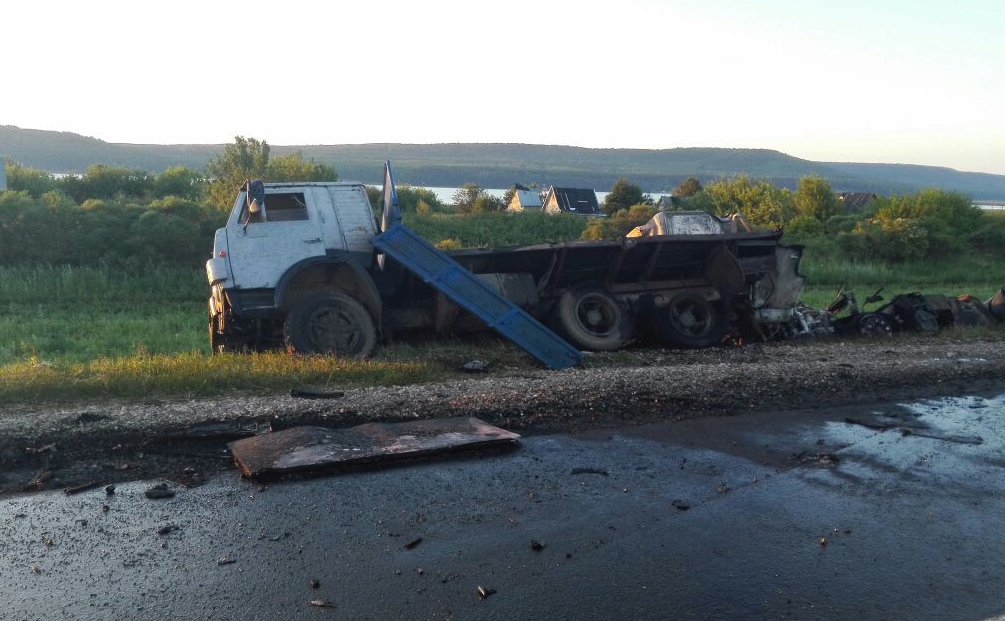 Tragedie rutieră în Rusia. Cel puțin 13 oameni au murit în urma unui accident