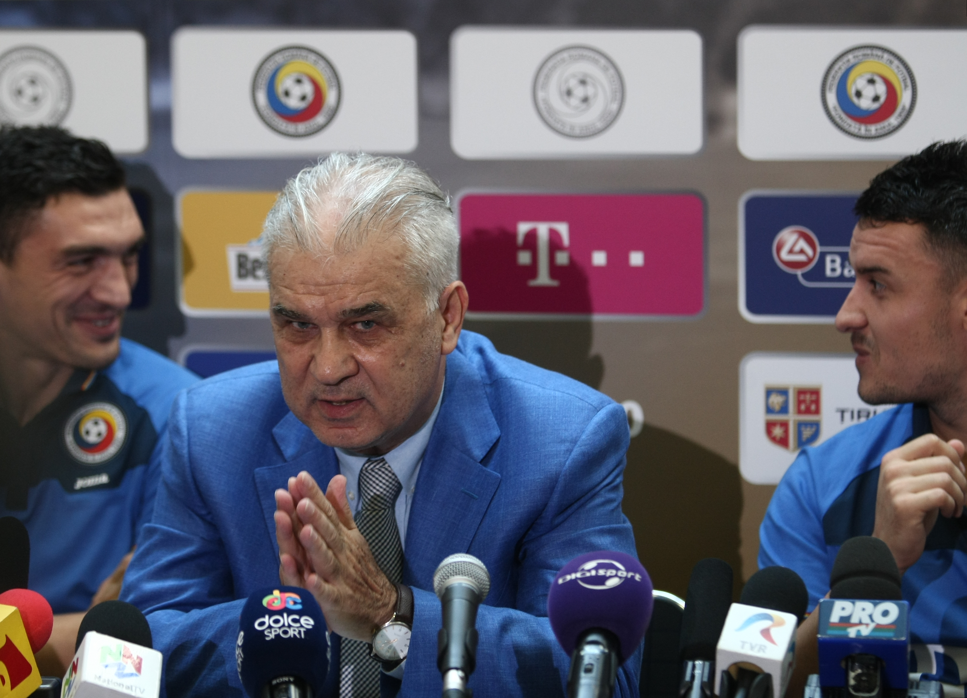 Schimb de replici fabuloase între Iordănescu și Budescu. ”Aștept să te apuci de fotbal”. ”Ce vrei, bă, cine ești?” / GALERIE FOTO