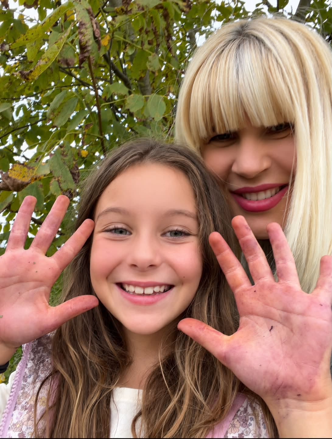 Imagini cu Elena Udrea și fiica ei, Eva, în Corbeanca
