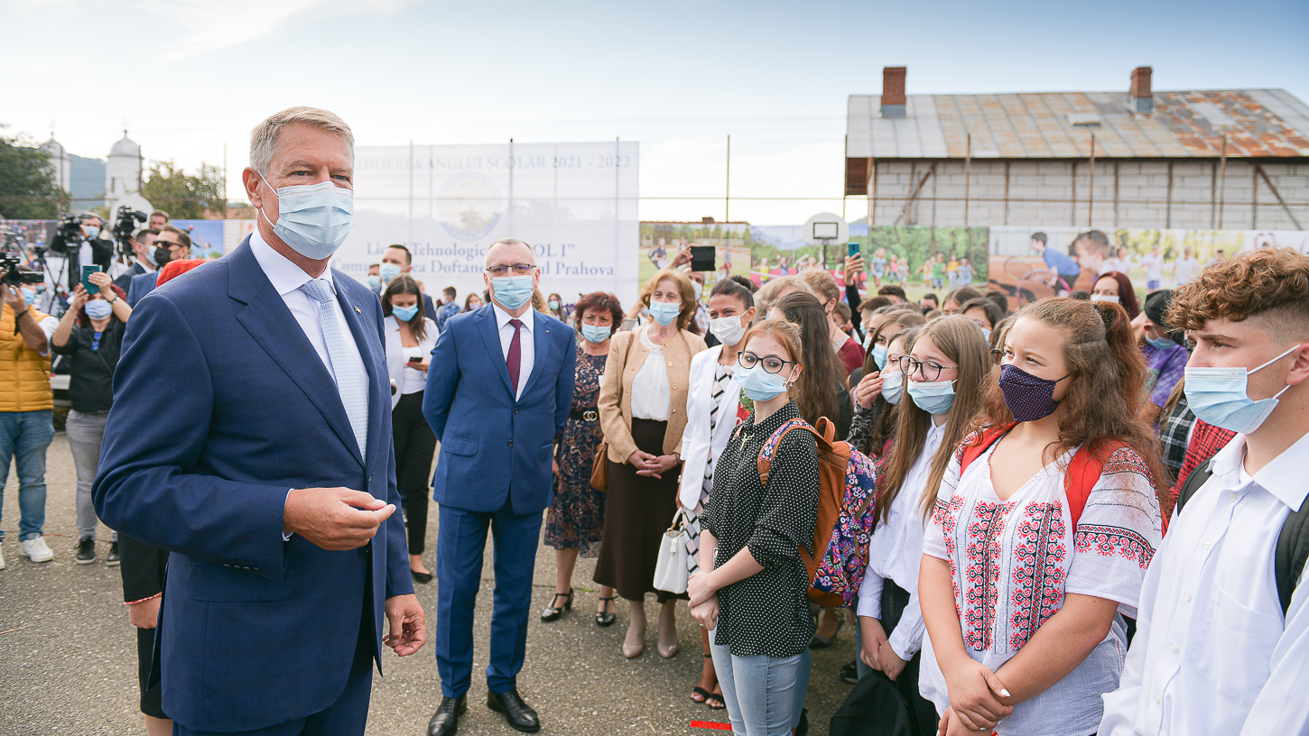 Klaus Iohannis, în prima zi de școală 2021: „Menținerea școlilor deschise, cu prezență fizică, depinde de fiecare dintre noi”