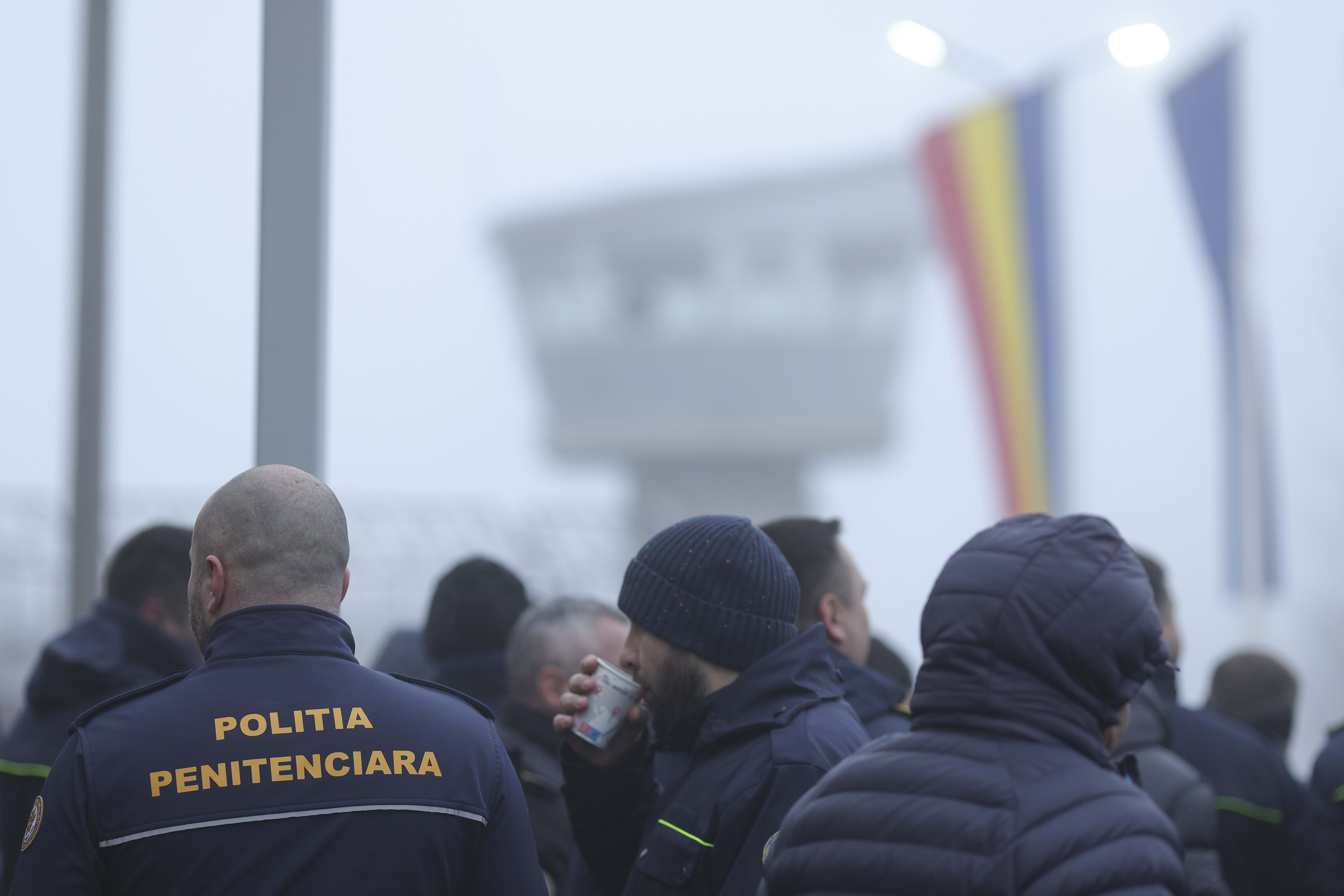 Proteste la penitenciare. Polițiștii nu vor să lucreze din cauza Ordonanței „trenuleț” și nu duc deținuții la instanțe