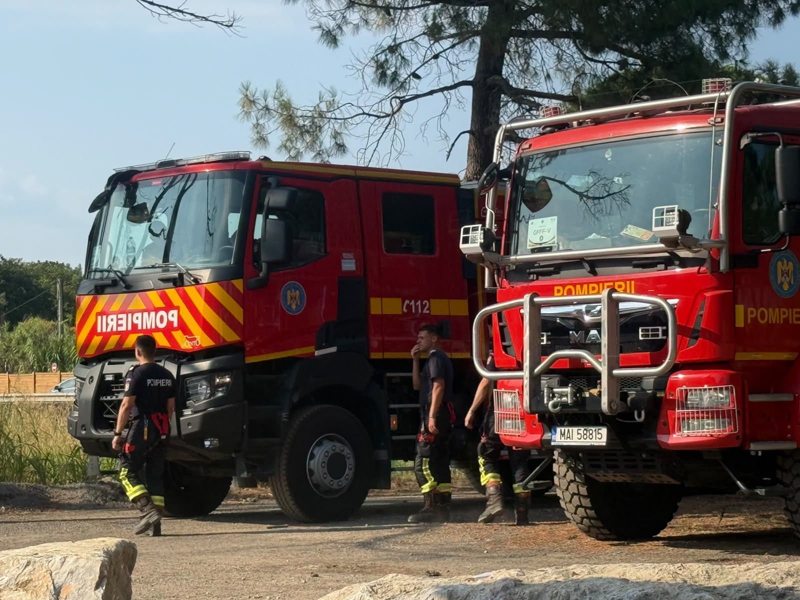 Pompierii români se luptă cu incendiile din Franța. Emmanuel Macron a mulțumit României pentru sprijinul acordat