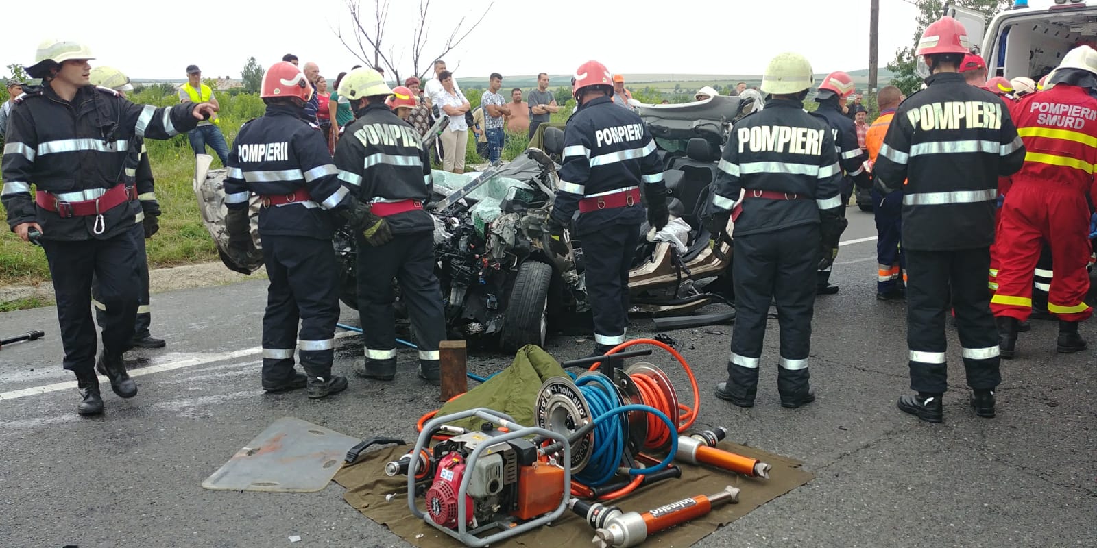UPDATE: Grav accident în Bălțați, județul Iași, între un autocar, un microbuz și o mașină. Un bărbat a murit și alte trei persoane au fost rănite / FOTO&VIDEO