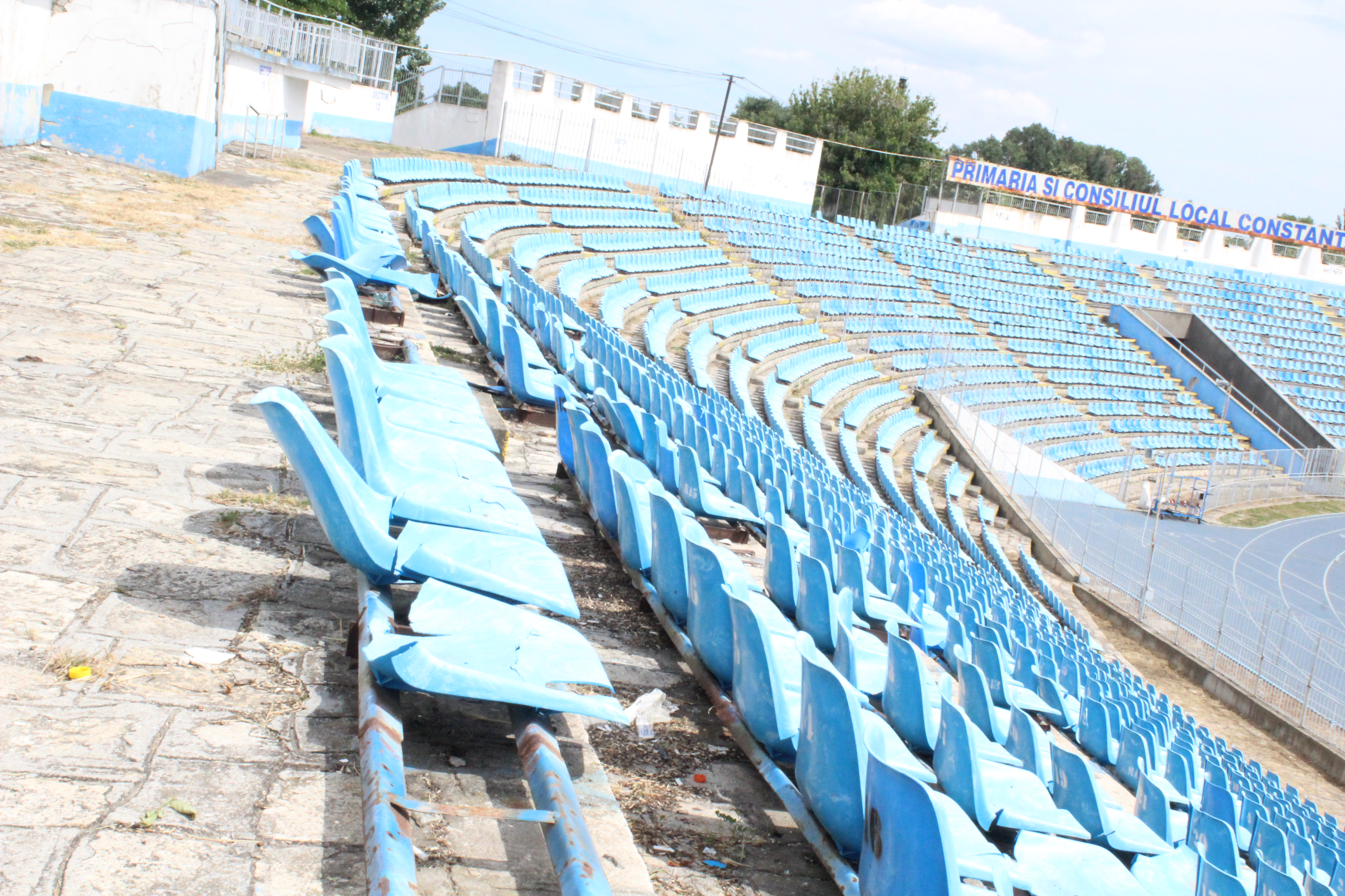 Supercupa de pe 8 iulie, pe un stadion ca după bombardament / FOTO