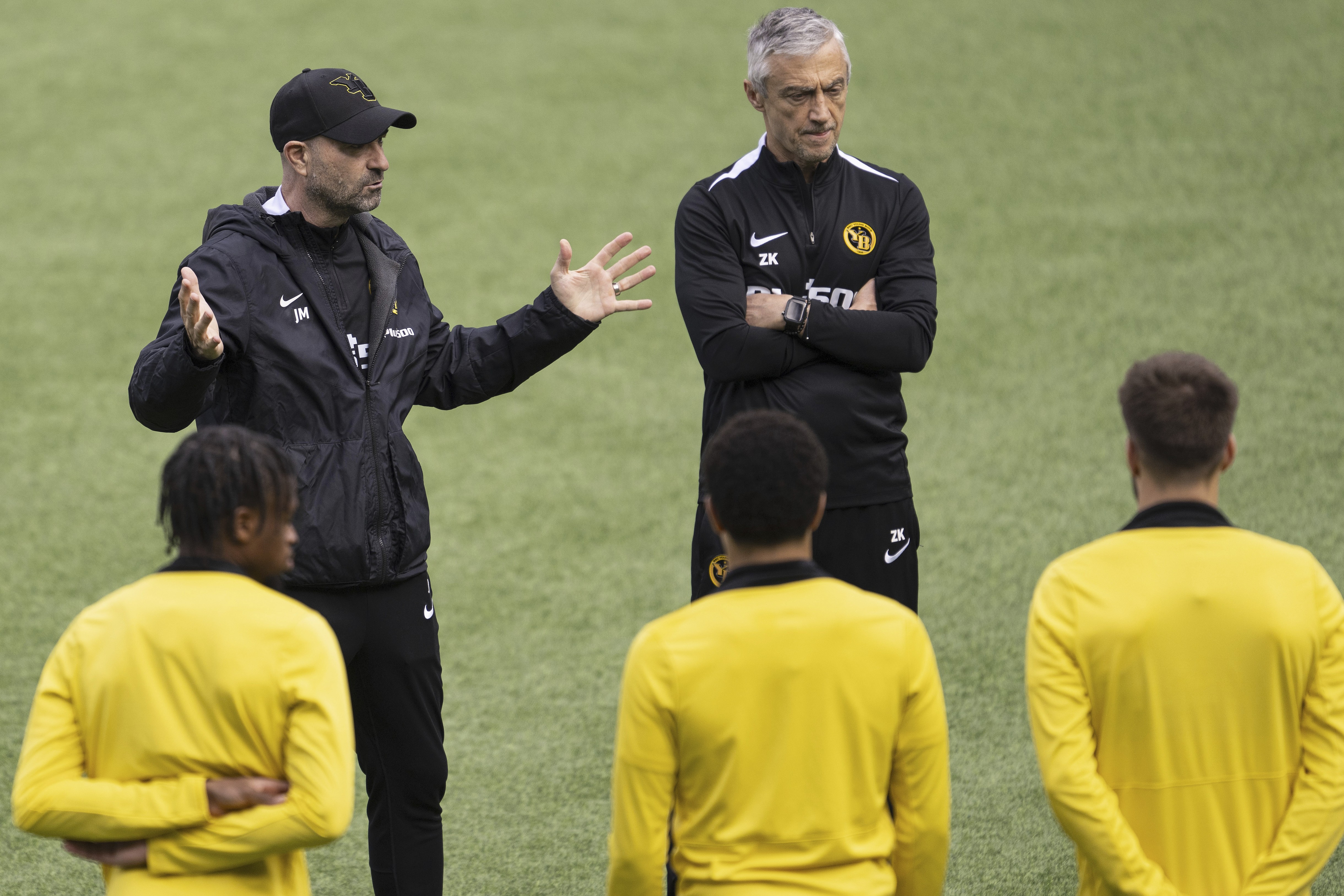 Zoltan Kadar s-a născut lângă fabrica de spirt și bere și lângă terenul de fotbal din Ozun: „Săream gardul de la bunica și intram pe terenul lui Juventus”. Știe versurile imnului Ținutului Secuiesc, „dar n-am talent la cântat”