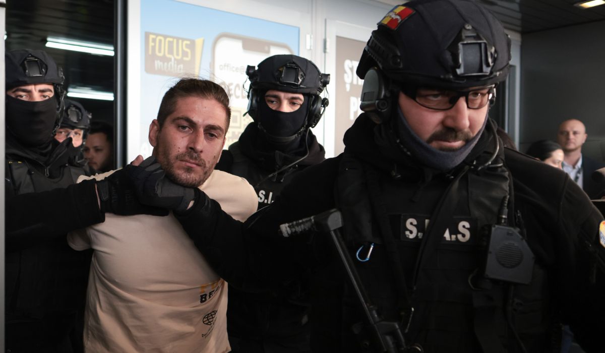 Mascați înarmați l-au scos ținut de gât din Aeroportul Otopeni pe Cosmin Costinel Zuleam, al treilea asasin al omului de afaceri Adrian Kreiner, adus în țară din Indonezia