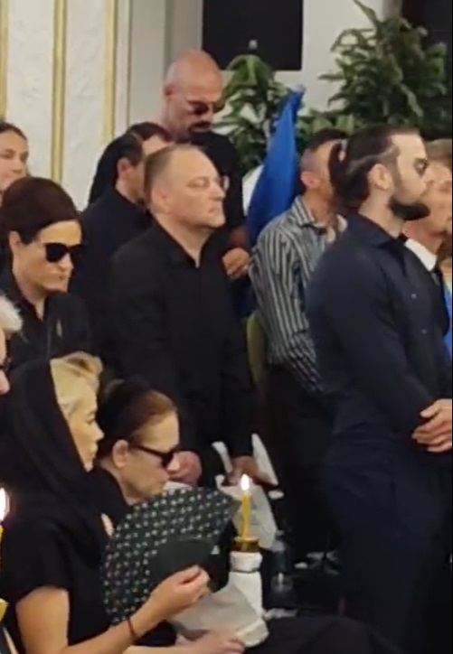 Mihai Leu a fost înmormântat la Hunedoara. Sute de persoane și mai multe mașini de raliu, cu motoarele turate, l-au condus pe ultimul drum