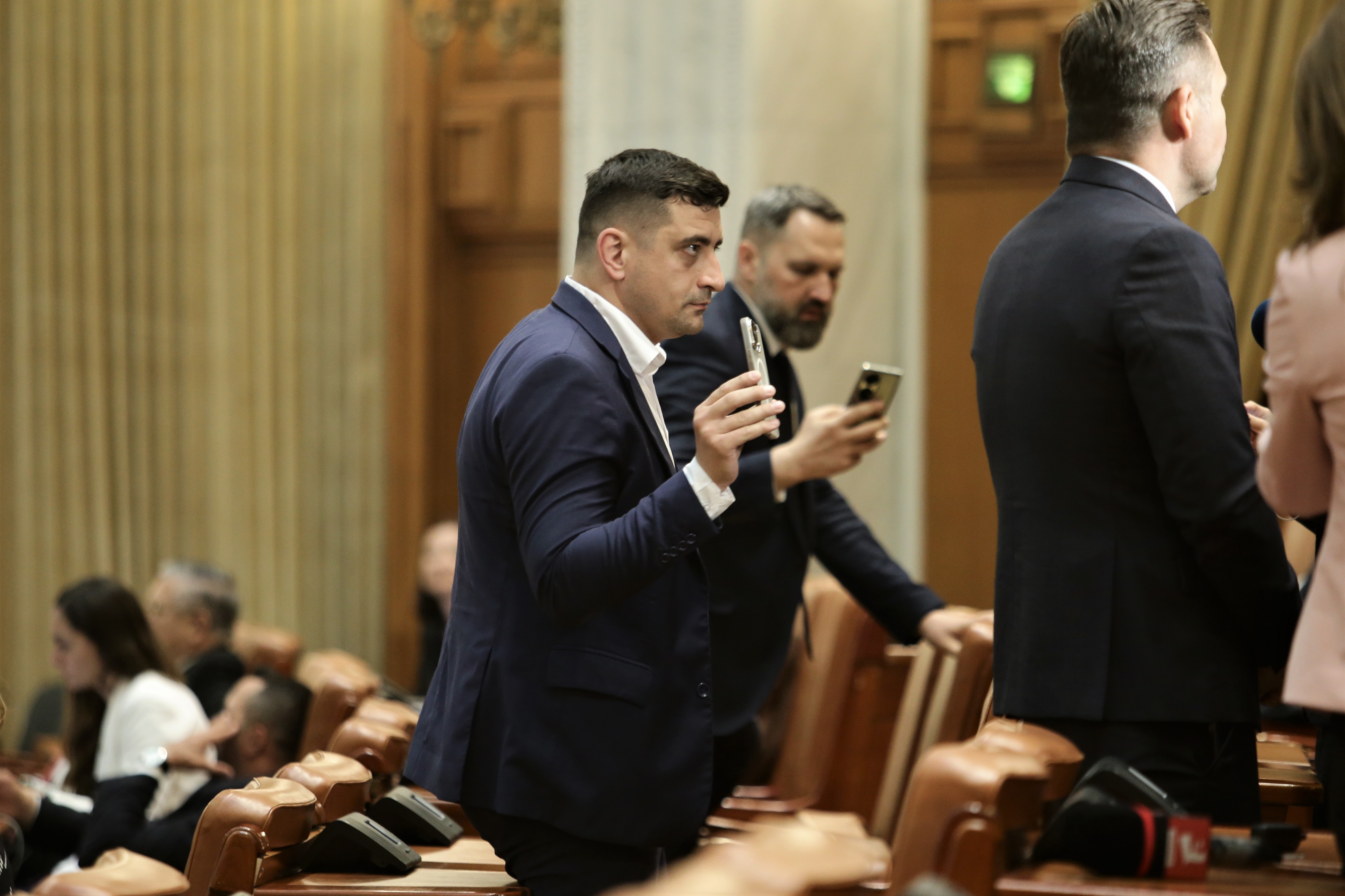 Ziua în care democrația a încasat patru gloanțe. Cum a schimbat AUR prin forță regulile din Parlament&nbsp;