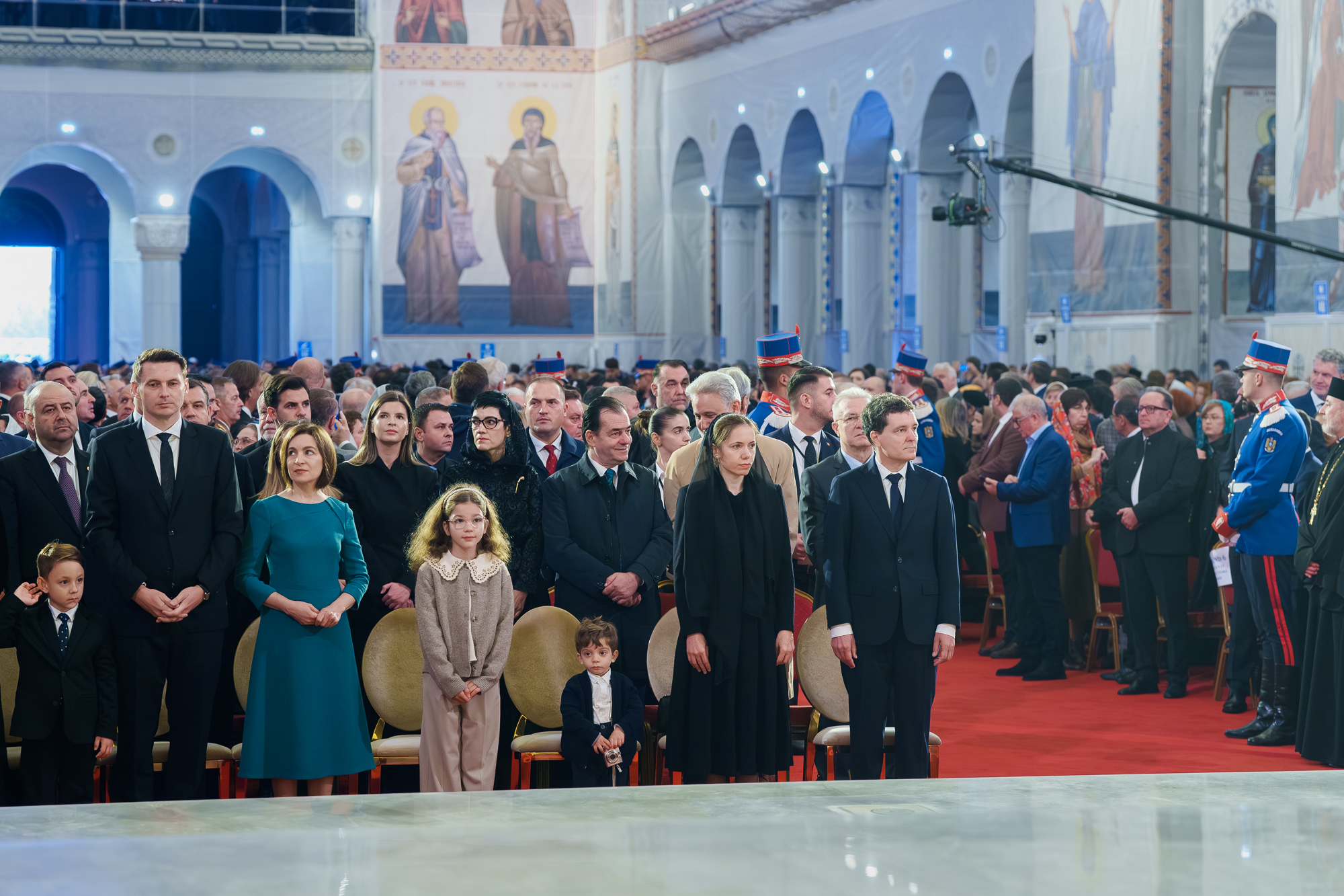 Dana Budeanu a criticat ținuta aleasă de Mirabela Grădinaru, partenera lui Nicușor Dan, la sfințirea Catedralei Mântuirii Neamului: „Alo, protocolu’ Cotroceni?”
