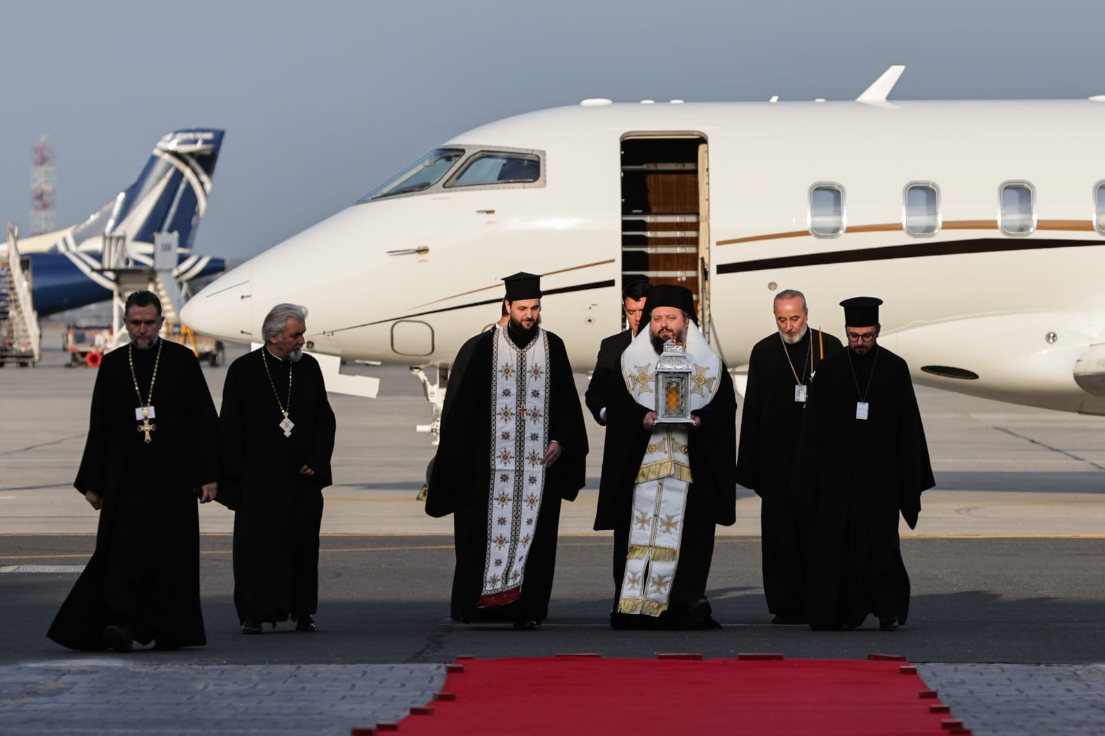 „Hristos a Înviat!” a răsunat sâmbătă la miezul nopții în întreaga Românie. „Un dar al iubirii lui Dumnezeu pentru noi toți”