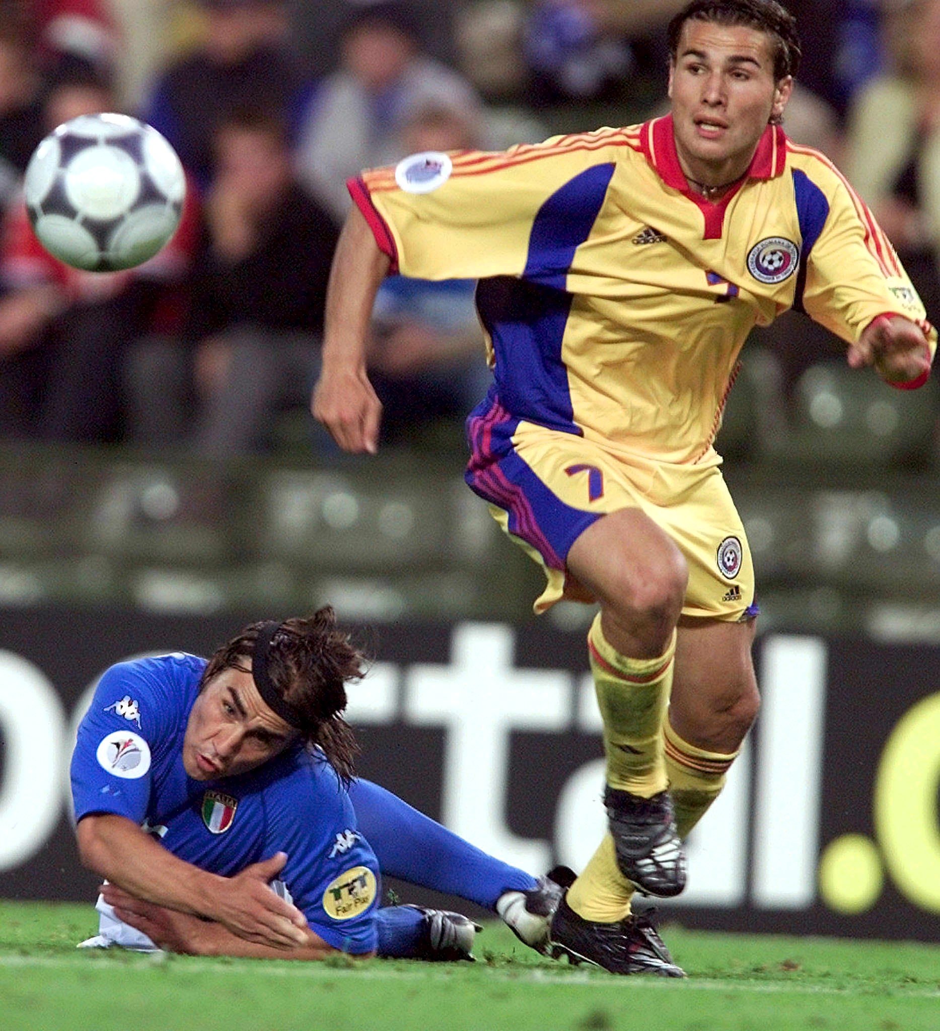 Ladislau Bölöni critică transferul lui Adrian Mutu la echipa lui de suflet, ASA Tîrgu Mureș. ”Nu cred că poate fi de folos, dar să dea Dumnezeu să mă înșel”. Dacă prinde Euro 2016, atacantul de 37 de ani ar putea deveni cel mai bătrân tricolor prezent la un turneu final / EXCLUSIV