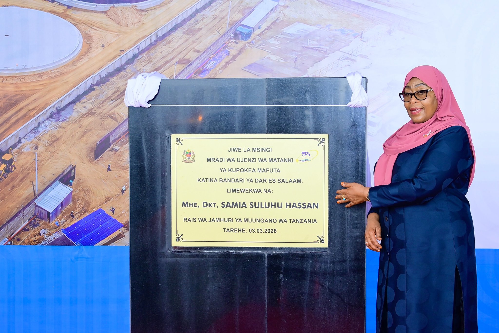 President Samia Suluhu Hassan lays the foundation stone for a $274 million fuel storage expansion project at the Port of Dar es Salaam. @SuluhuSamia