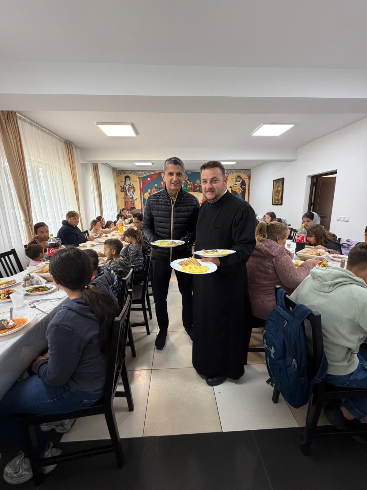 Imagini de la pomana lui Mircea Lucescu. Ce a făcut Răzvan Lucescu la 40 de zile după ce a murit tatăl lui