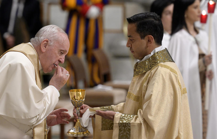 VIDEO | Slujba De Înviere de Paștele Catolic. Sute de oameni la Catedrala Sfântul Iosif din București. Cum a fost la Vatican