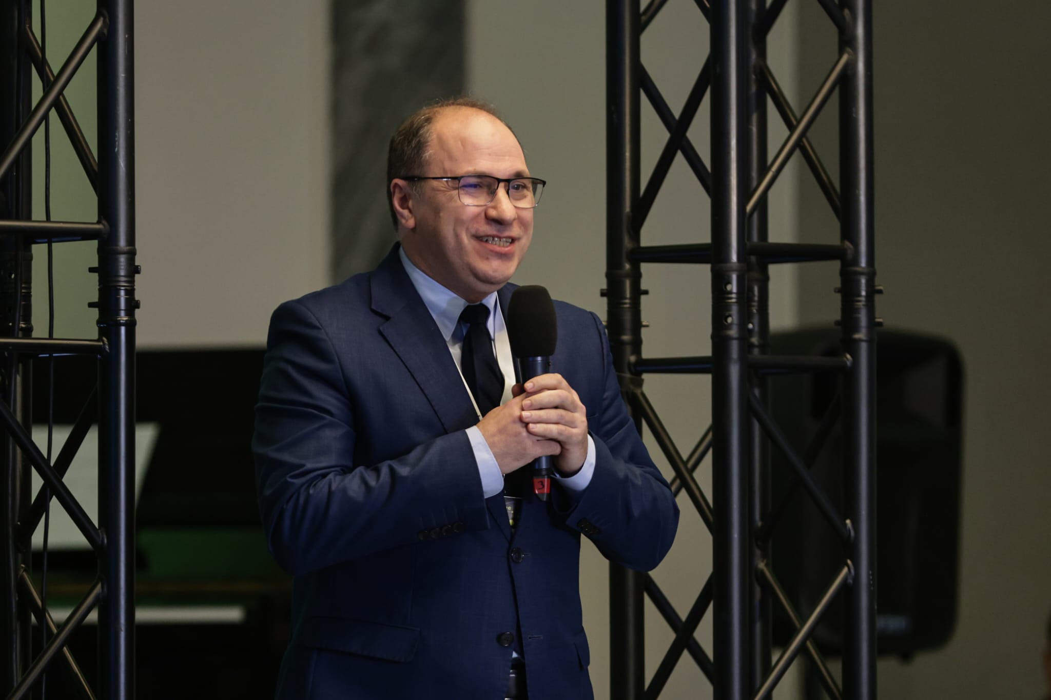 Gala MERITO 2026. Ce a spus ministrul Mihai Dimian despre secretarul de stat Sorin Ion, de toată sala a izbucnit în hohote de râs