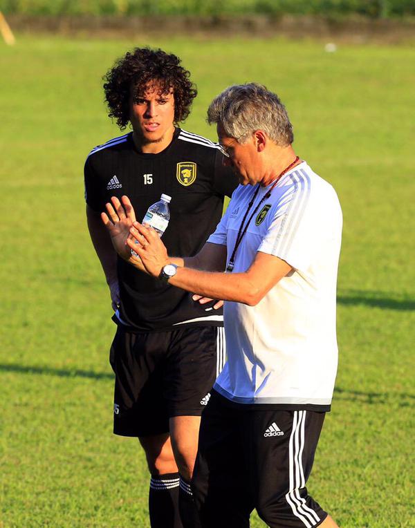 Loți Bölöni a condus primul antrenament al noii sale formații Al Ittihad / GALERIE FOTO