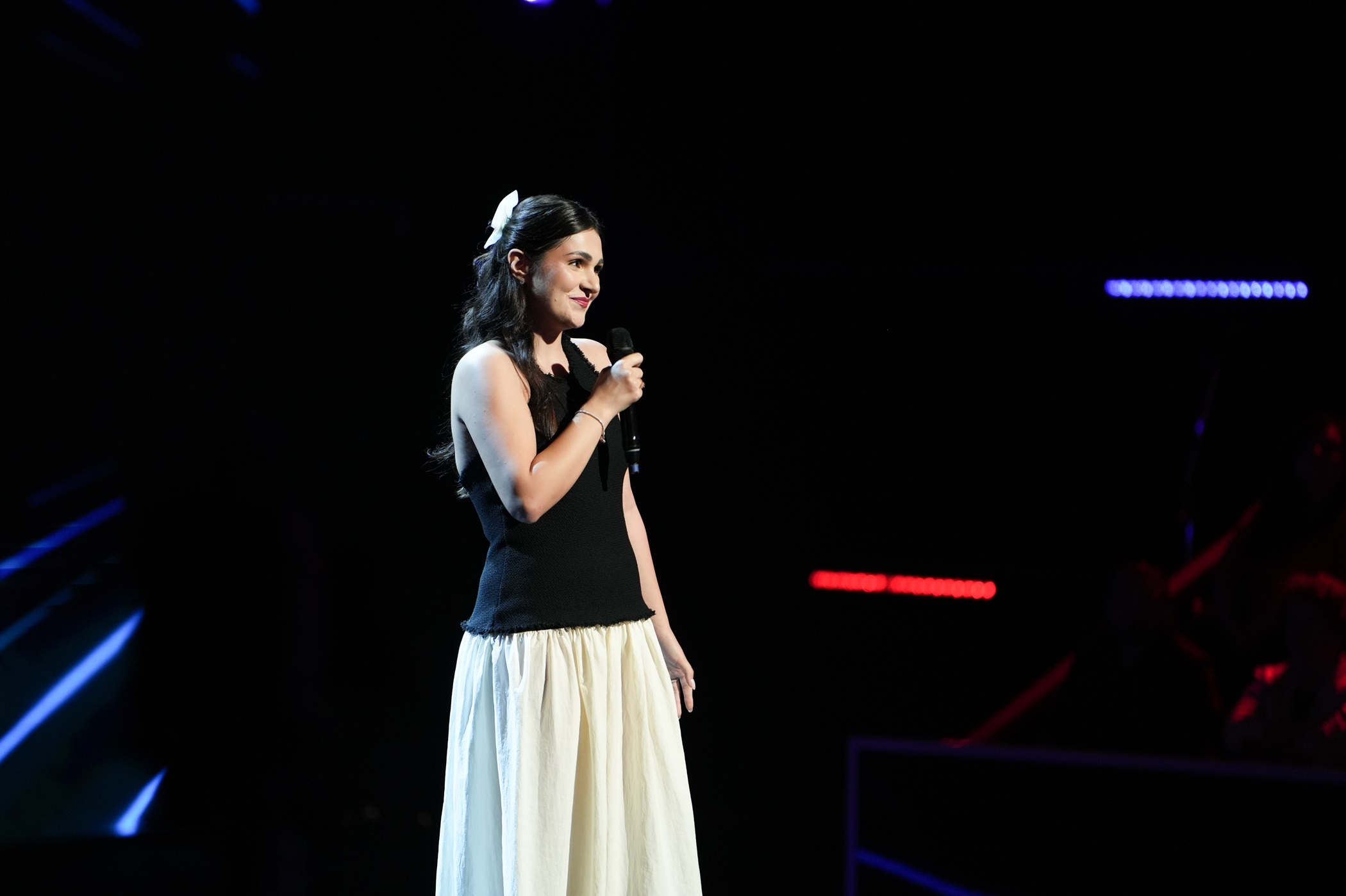 Jo revine pe scena X Factor 2025, la 14 ani de când a fost concurentă, pentru a-și susține prietena cea mai bună. Detalii din culise