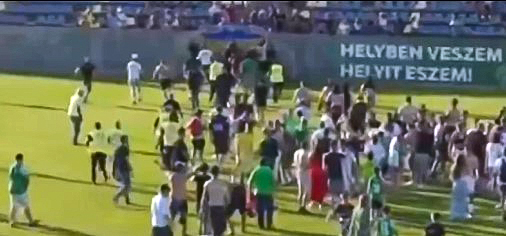 Loptak, törtek, balhéztak: elképesztő botrányt hozott az NB III-as futballmeccs Pápán – videó és fotók