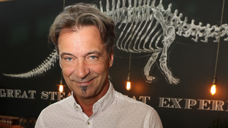 Micsoda összhang! Hajas László a gyönyörű, 15 évvel fiatalabb felesége oldalán partizott - fotó