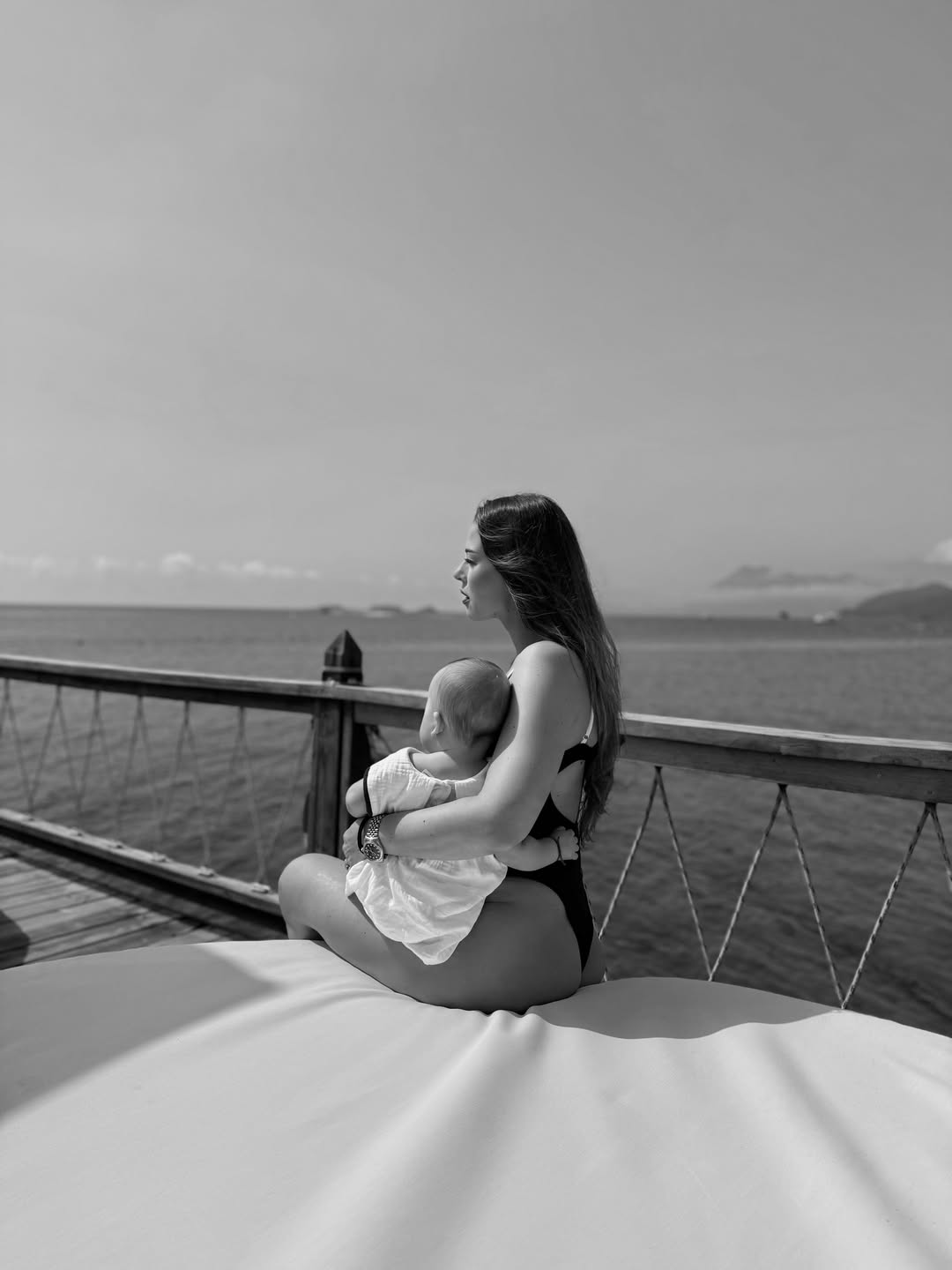 Imagini cu Roxana Nemeș și gemenii ei în vacanță, în Turcia. Cât costă sejurul la resortul de cinci stele din Antalya