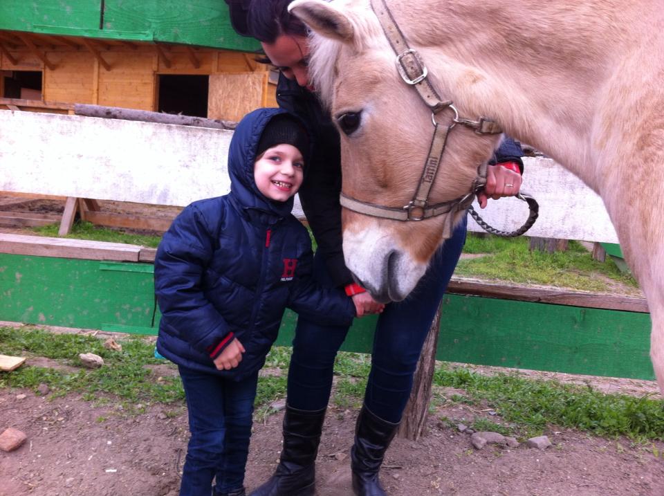 EXCLUSIV VIDEO/ Părinți români care vor să le dea copiilor marijuana. O mamă spune o poveste teribilă: ”Un medic mi-a zis sa-mi exorcizez fiul”