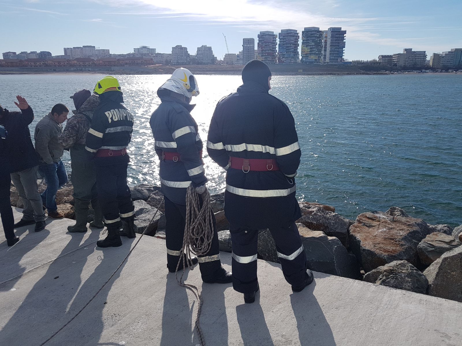 Cadavru pescuit din apele Mării Negre de pompierii constănțeni. Este o femeie dispărută cu o zi în urmă| FOTO&VIDEO