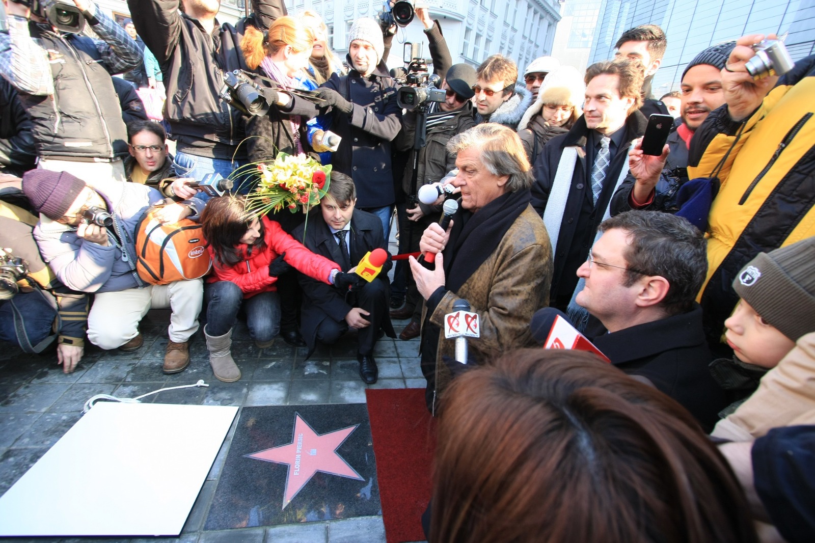 Imagini cu Florin Piersic la 90 de ani. Ce spune Dan Negru despre marele actor în zi aniversară: „Generației lui îi plătim noi pensia”
