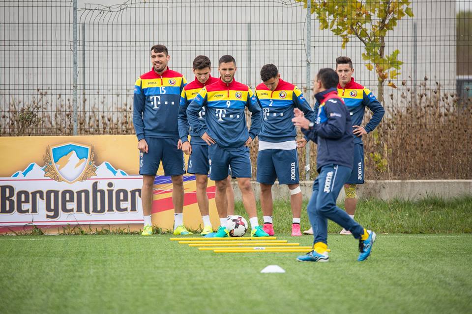 Armenia - România (sâmbătă, ora 19:00, TVR 1). Tricolorii s-au antrenat pe sintetic în vederea meciului de marți cu Kazahstan