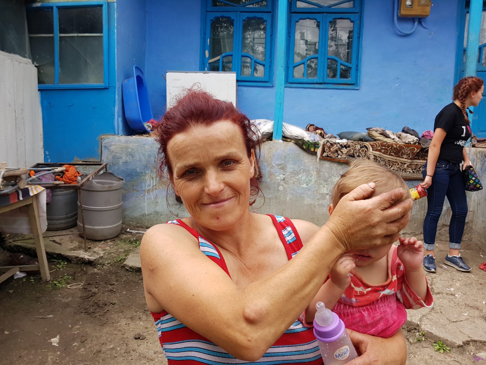 REPORTAJ/Viața de coșmar a fetițelor din Vaslui găsite în comă alcoolică. Mama își bătea copiii și îi încuia în beci, cu șobolanii - FOTO&VIDEO