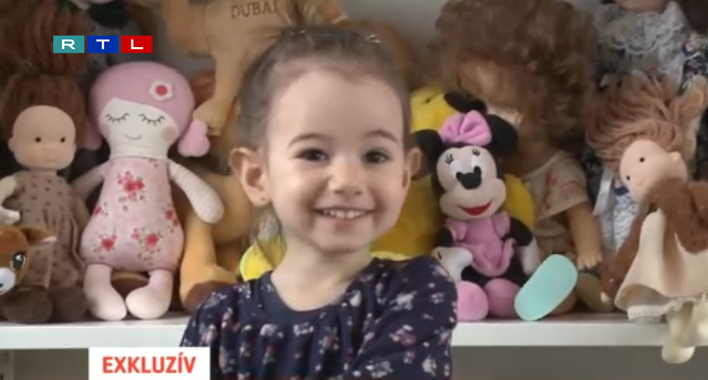 A csigákat akarta megnézni a kerti medencében a két és fél éves Veronika, kis híján belefulladt a vízbe: kétszer is újra kellett éleszteni