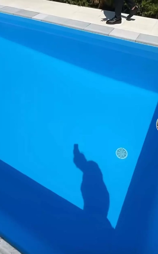 Imagini cu vila lui Marcel Andrei de la „Insula Iubirii”. Casa are trei dormitoare, dar și piscină și jacuzzi