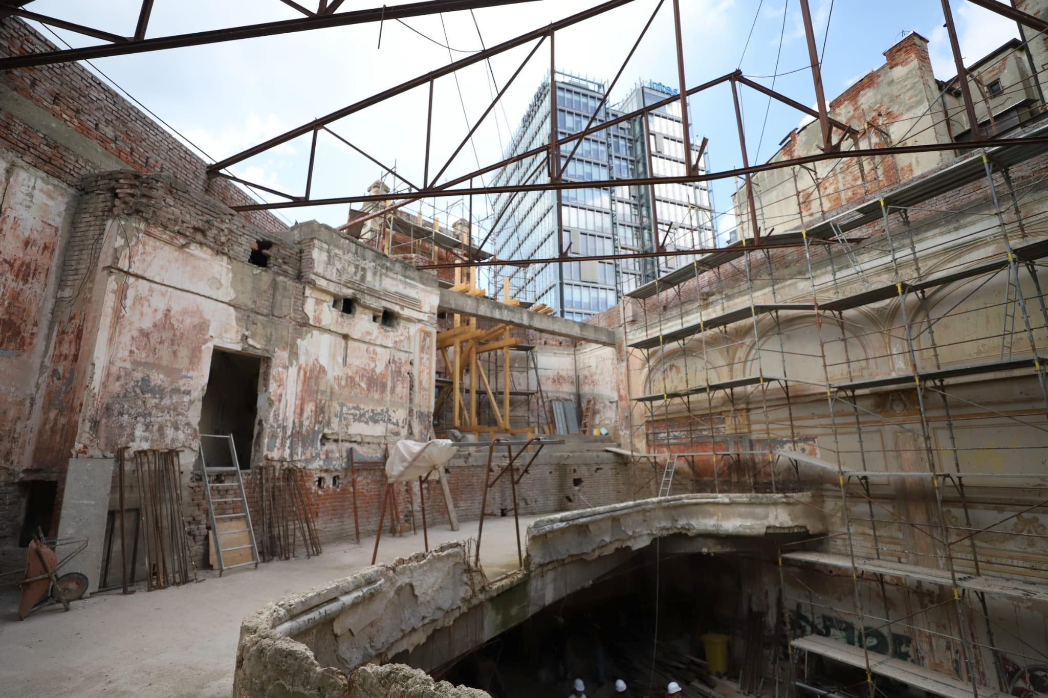 Am intrat pe șantier! Renaște cinematograful Marconi, monumentul istoric abandonat la Gara de Nord. Inaugurare specială cu șuncă, șpriț și țuică